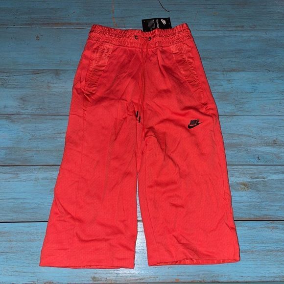 NEW Nike Sportswear Tech Fleece Womens Capri Pants Long Shorts 832648 602 - Picture 2 of 4